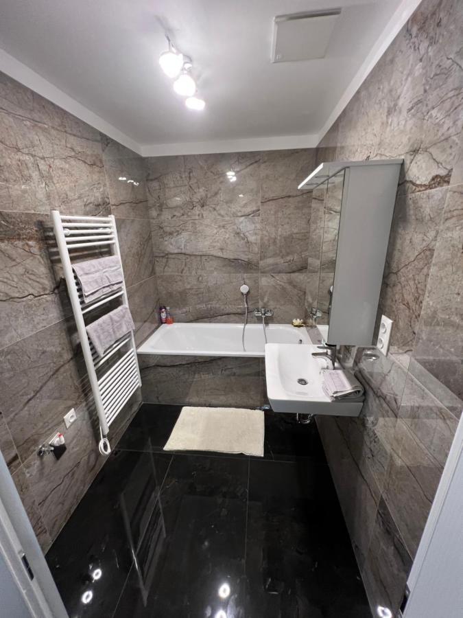 Soukromy Byt 2+Kk S Balkonem A Parkovanim Znojmo Kültér fotó