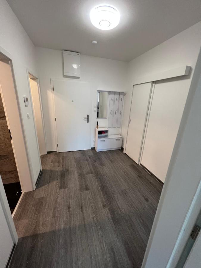Soukromy Byt 2+Kk S Balkonem A Parkovanim Znojmo Kültér fotó