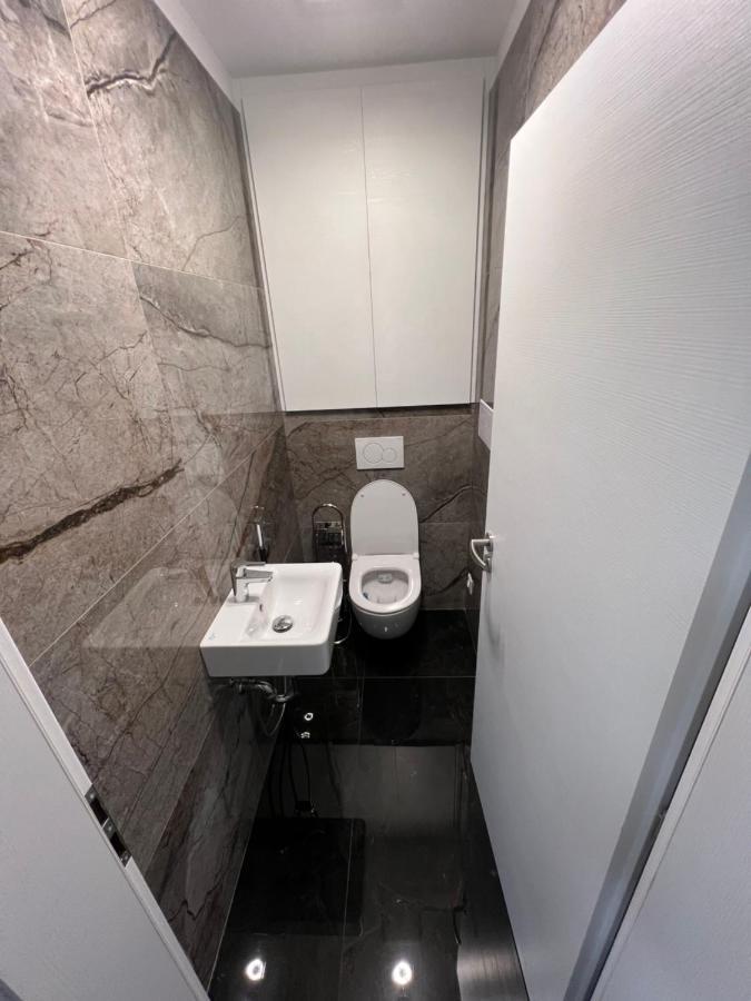 Soukromy Byt 2+Kk S Balkonem A Parkovanim Znojmo Kültér fotó