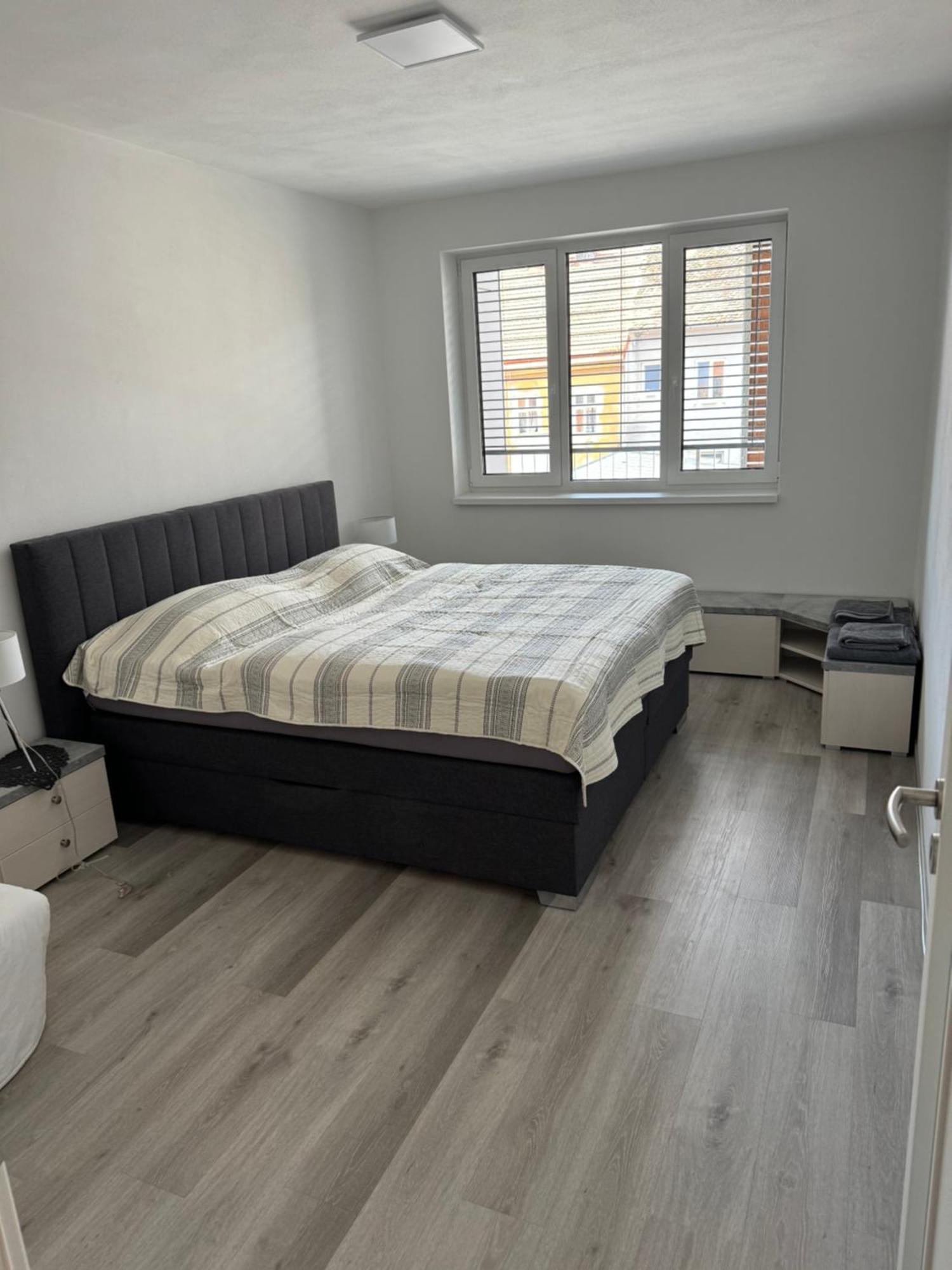 Soukromy Byt 2+Kk S Balkonem A Parkovanim Znojmo Kültér fotó