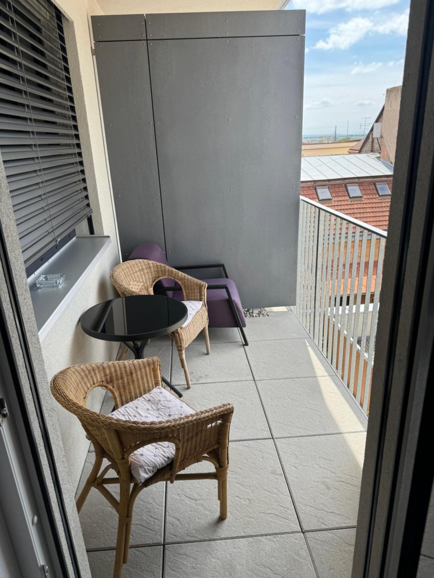 Soukromy Byt 2+Kk S Balkonem A Parkovanim Znojmo Kültér fotó